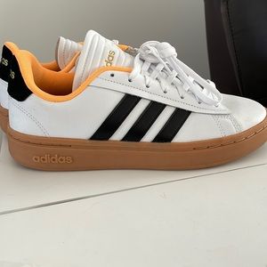 Women’s Adidas Tennis Shoes